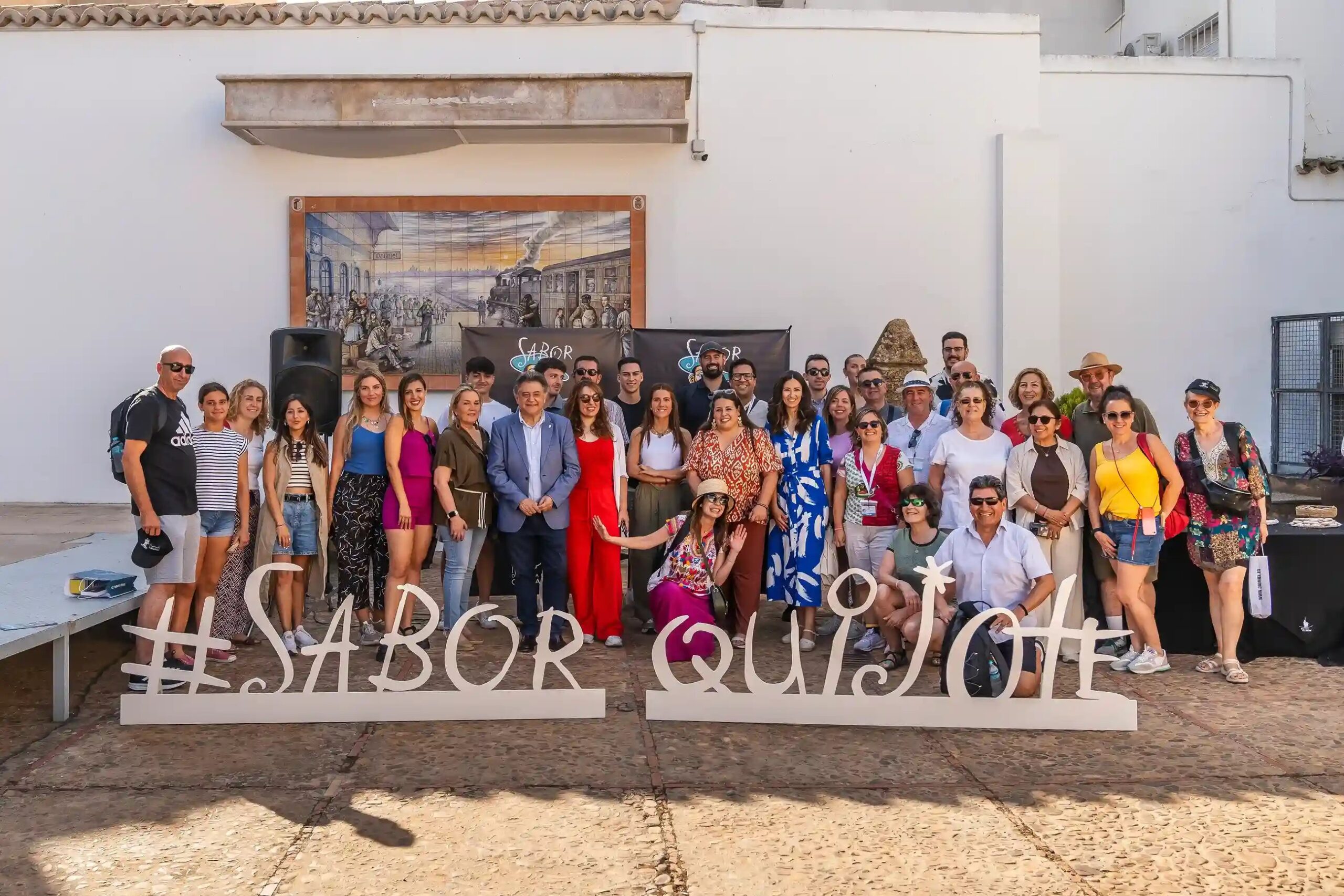 Grupo de personas en el evento de Sabor Quijote en Daimiel